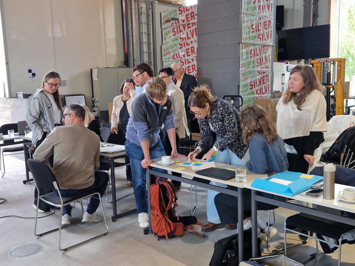 Drastic partners discussing multi-cycle circularity during the General Assembly. 