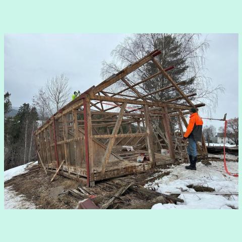 Disassembly of a Norwegian barn for reclaimed timber utilisation.