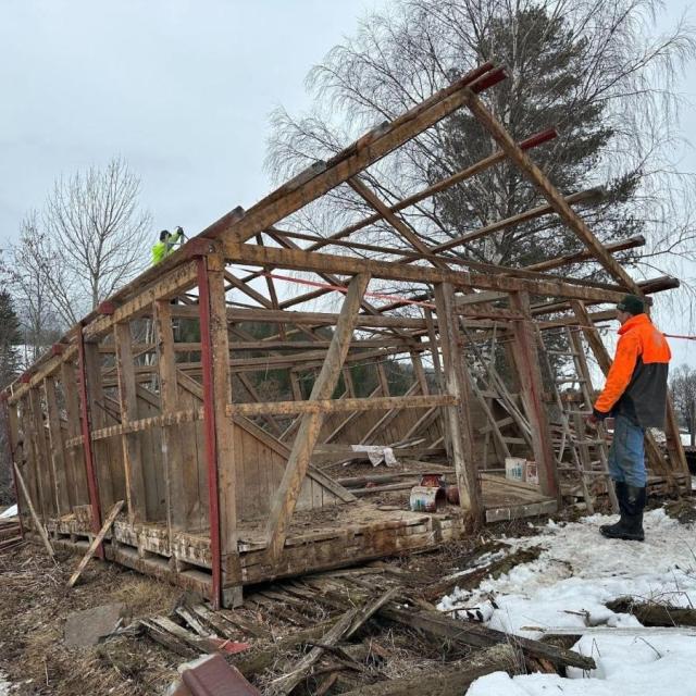 Disassembly of a Norwegian barn for reclaimed timber utilisation.